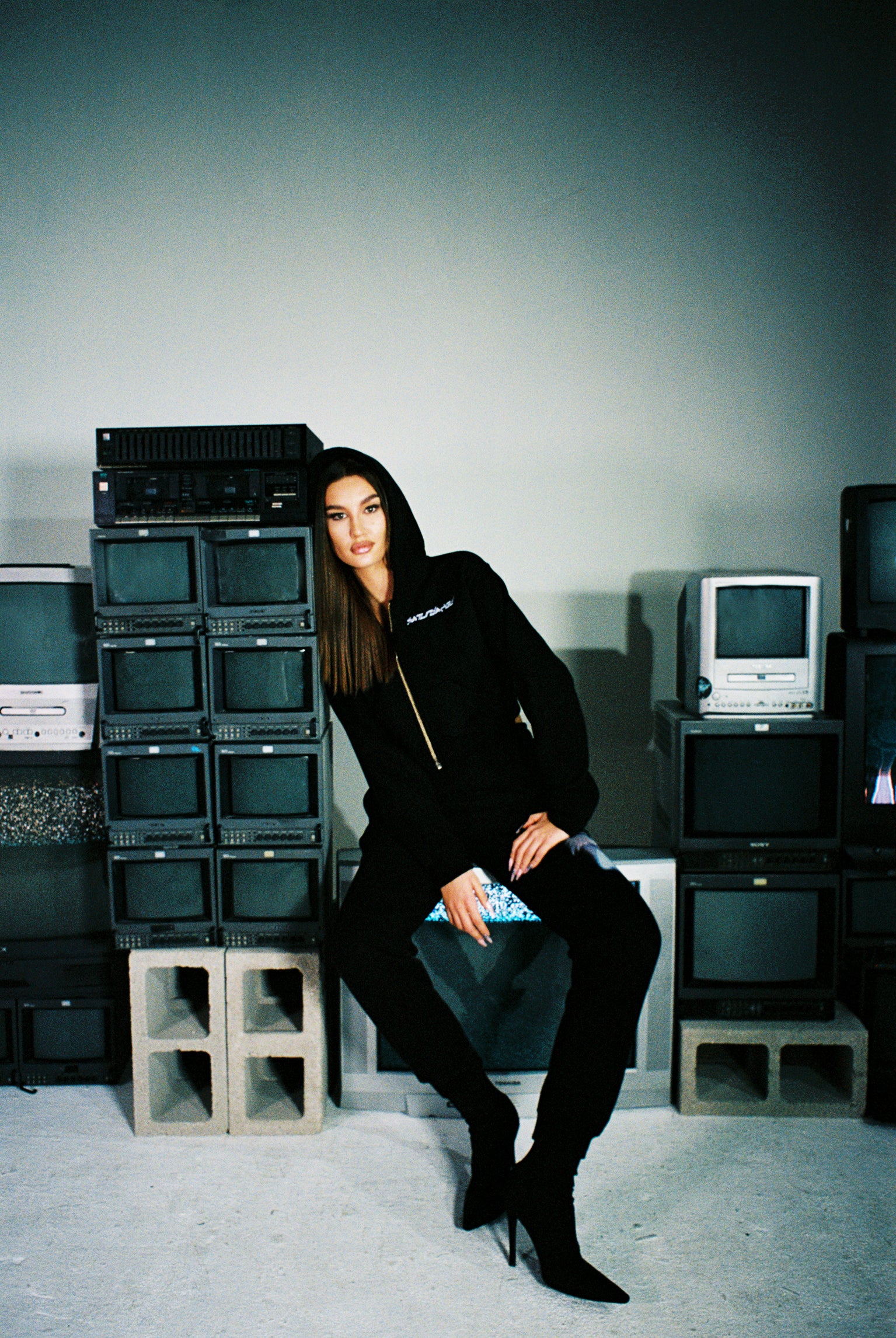 Artificial Angel Cropped Hoodie – saturdazed